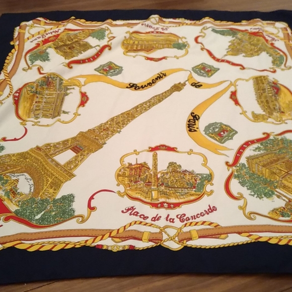 Detailed NWOT Parisian scarf